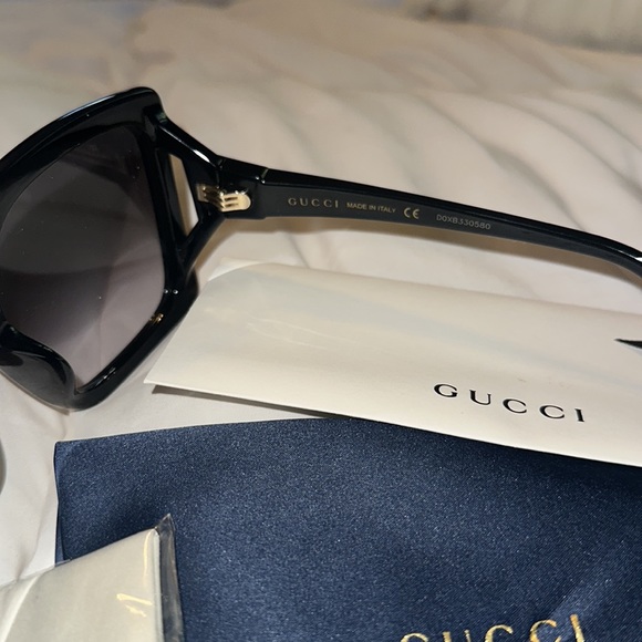 AUTHENTIC GUCCI SUNGLASSES - Picture 2 of 2